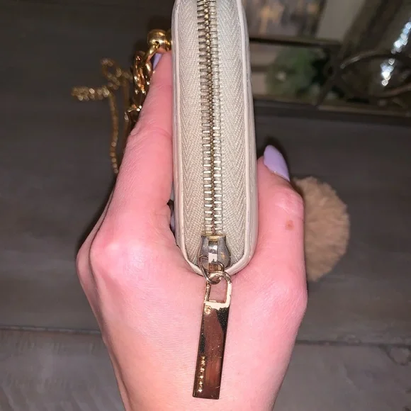 Gucci GG champagne monogram crossbody wallet - Picture 11 of 15